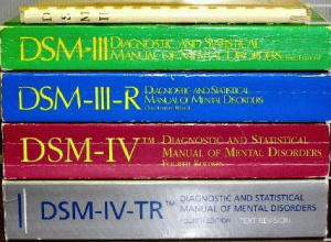 Le Manuel Diagnostique et Statistique des Troubles Mentaux (DSM) est une classification nosologique qui a joué – et continue de jouer – un rôle majeur dans la structuration des soins et la recherche psychiatriques.